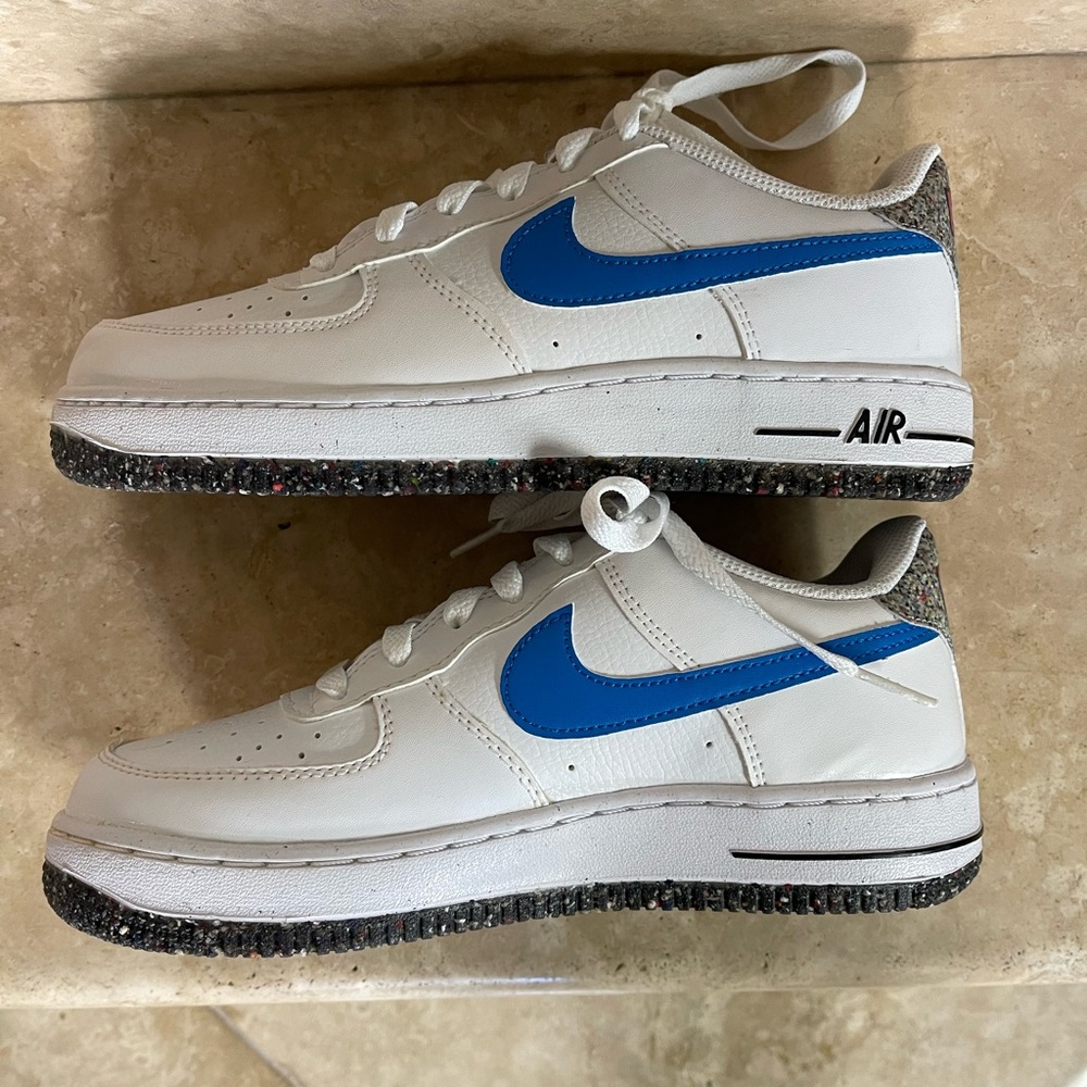 Nike Air Force 1 - size 5.5